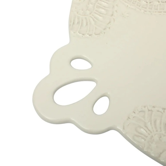 2025 🌺 New Pioneer Woman Vintage Lace Bread Serving Board, White Linen - Picture 8 of 10